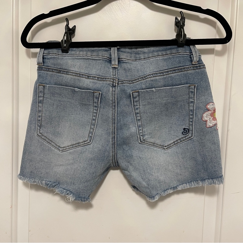 Indigo Rein Light Blue Denim Shorts with Floral Design 26" waist Small - Picture 4 of 8
